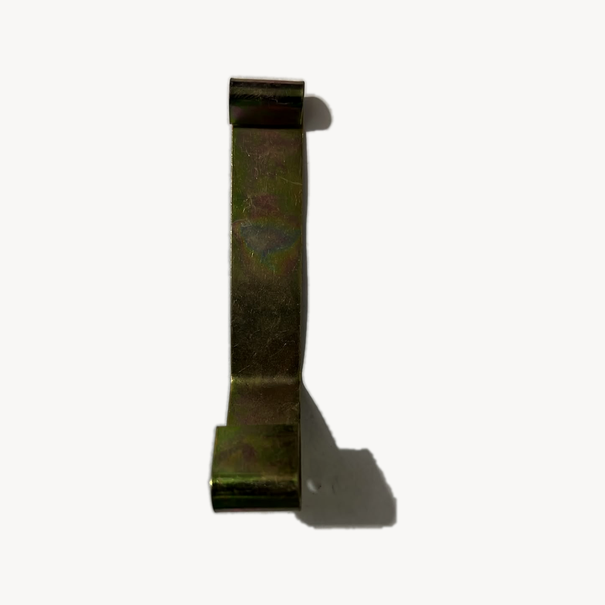 Flat retaining bracket
